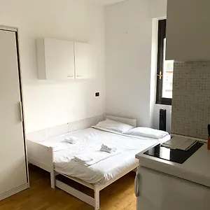  Apartamento Comfy Near The Station Italia